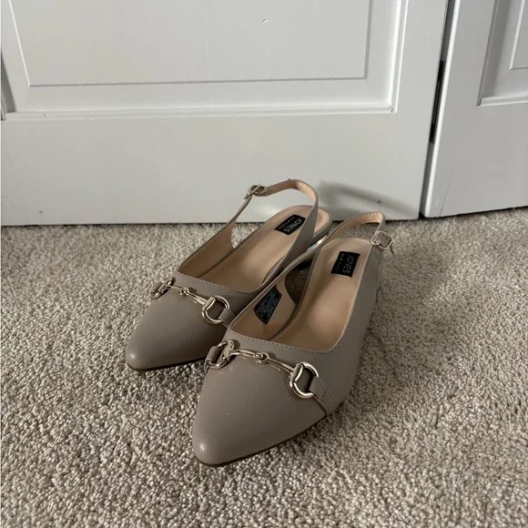 Jones NY Beige Slingback Flats - Picture 1 of 4